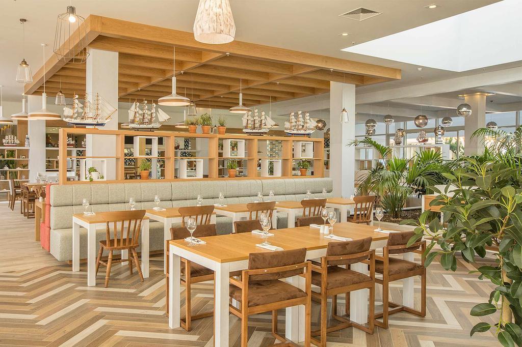 阿马德里亚朱雷公园酒店 希贝尼克 外观 照片