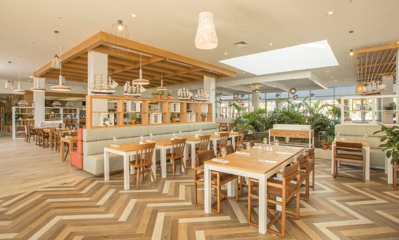 阿马德里亚朱雷公园酒店 希贝尼克 外观 照片